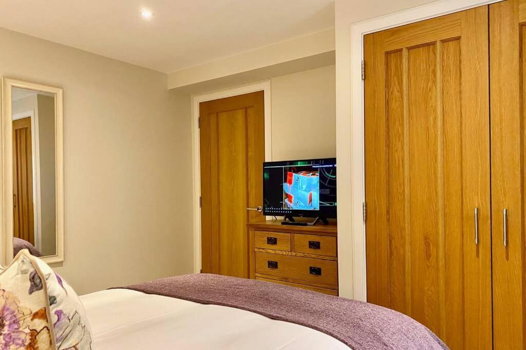 Beautiful 2 Bedroom, 2 Bathroom Flat With Parking. Pitlochry Exterior foto