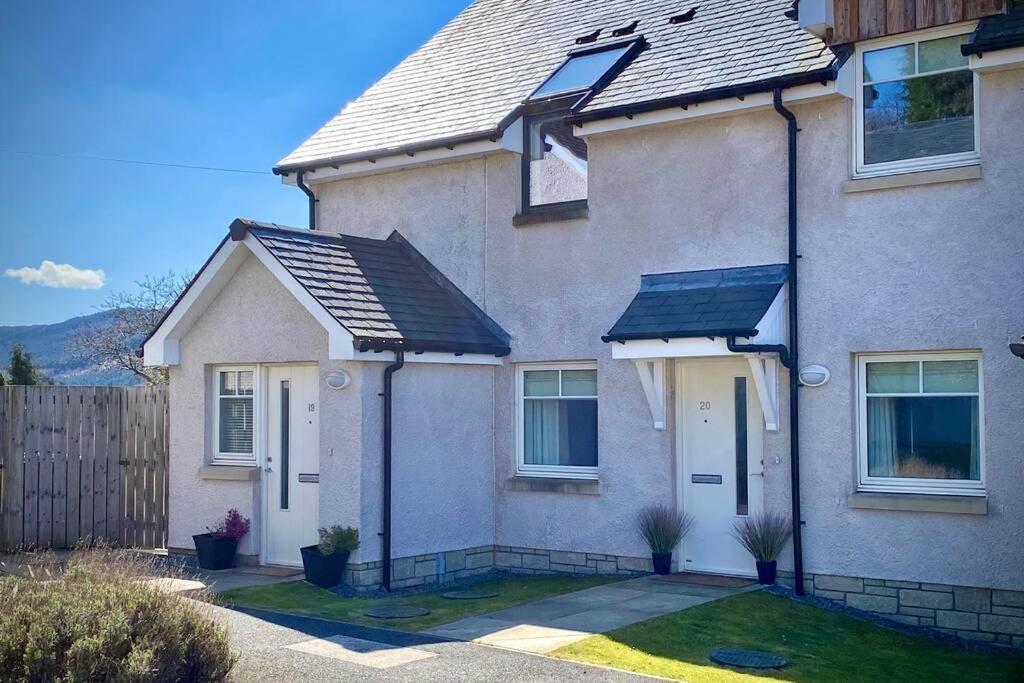 Beautiful 2 Bedroom, 2 Bathroom Flat With Parking. Pitlochry Exterior foto