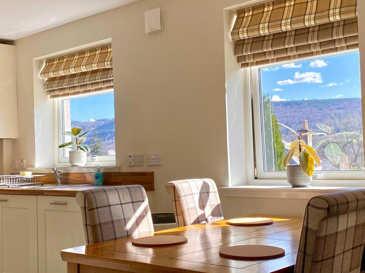 Beautiful 2 Bedroom, 2 Bathroom Flat With Parking. Pitlochry Exterior foto